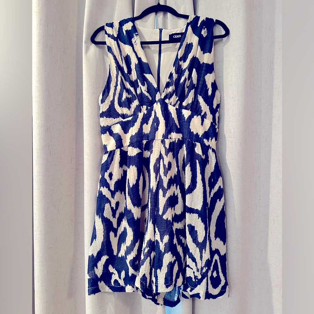 Nwot’s Navy and cream romper with abstract print by Cider.